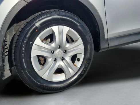 Used 2013 Toyota RAV4 LE FWD image 24