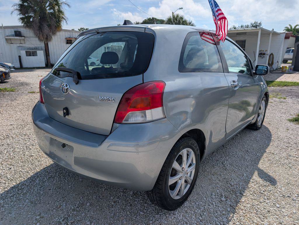 Used 2009 Toyota Yaris 2-Door Hatchback FWD image 5
