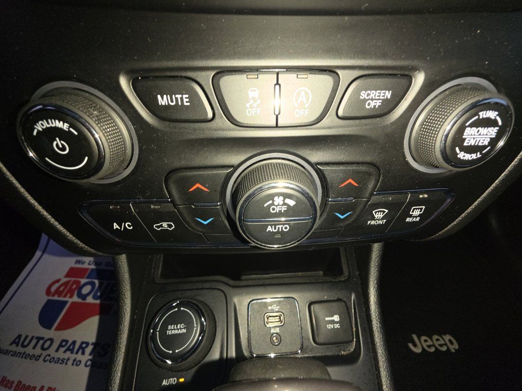 Used 2019 Jeep Cherokee Limited w/ Luxury Group AWD/4WD image 21