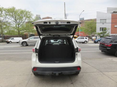 Used 2015 Toyota Highlander Limited w/ Driver Technology Package AWD/4WD image 25