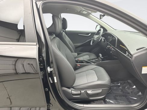 Used 2024 Kia Niro EX image 18
