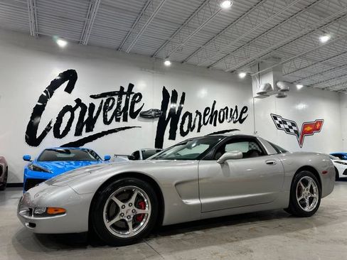 Used 2004 Chevrolet Corvette Coupe w/ Preferred Equipment Group RWD image 25