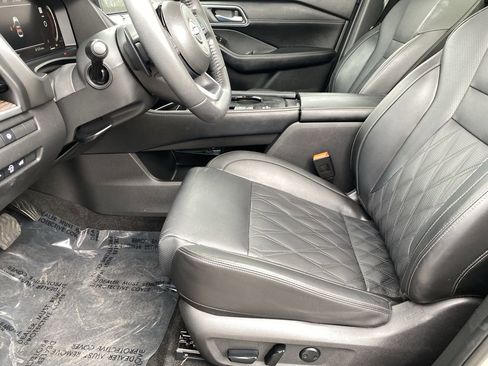 Certified 2024 Nissan Rogue Platinum FWD image 27