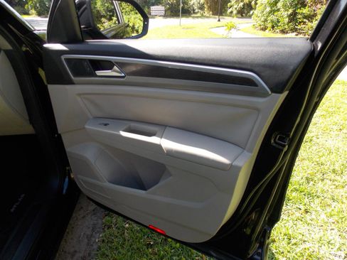 Used 2018 Volkswagen Atlas SE image 23