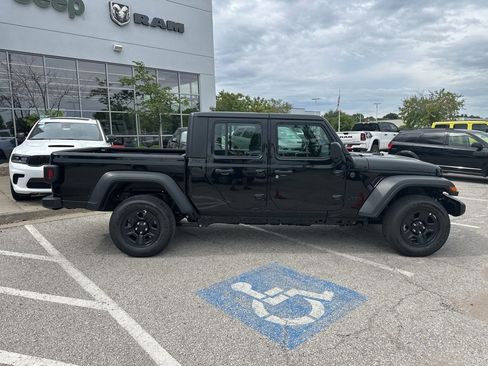 New 2025 Jeep Gladiator Sport image 32