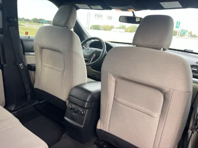 Used 2018 Ford Explorer XLT w/ Equipment Group 201A FWD image 13