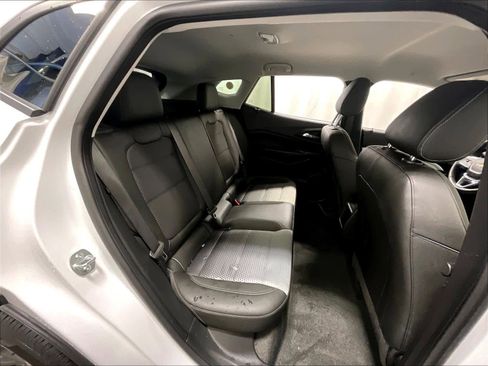 Used 2025 Chevrolet Trax LT w/ LT Convenience Package image 16