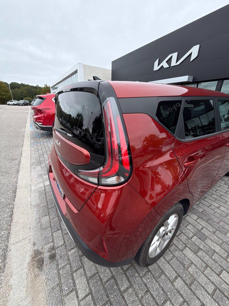 Used 2025 Kia Soul S FWD image 13