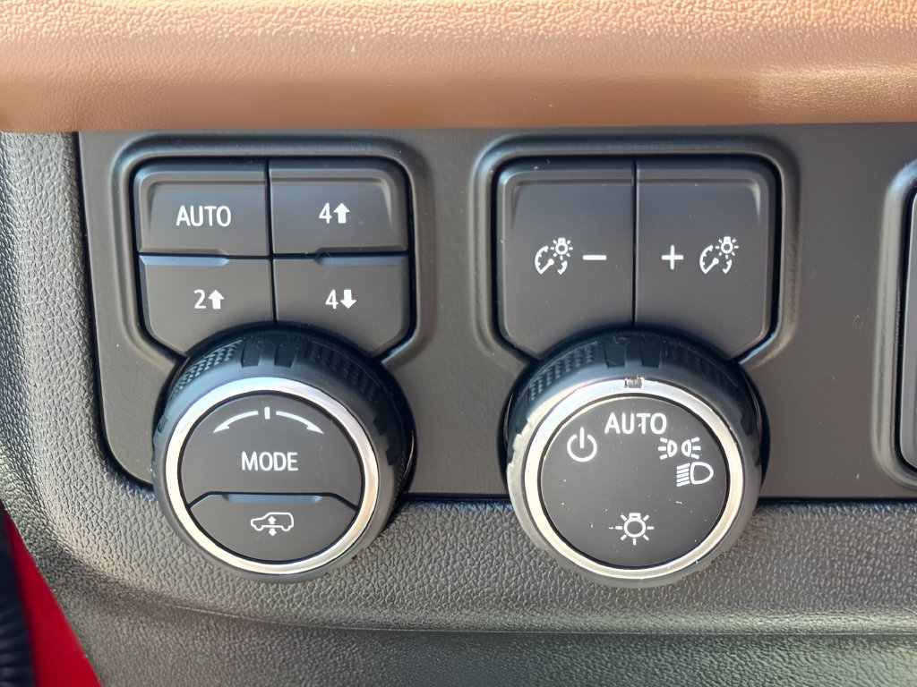 Used 2024 Chevrolet Tahoe High Country AWD/4WD image 24