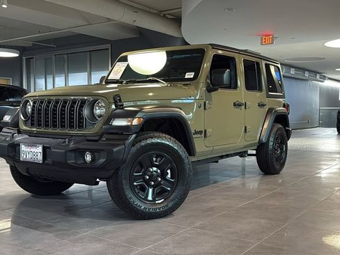 Used 2025 Jeep Wrangler Sport image 33