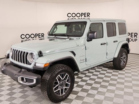 Used 2024 Jeep Wrangler Sahara w/ Technology Group image 11