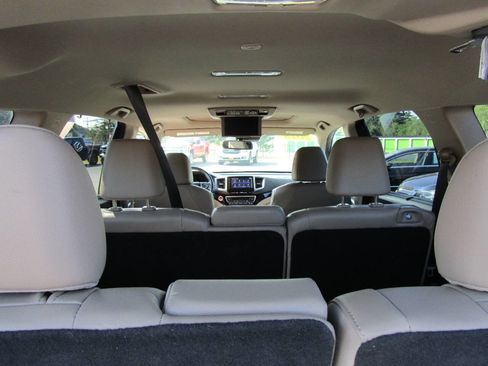 Used 2018 Honda Pilot Touring image 20