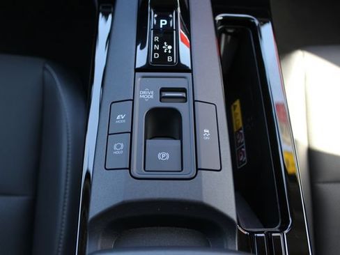 Certified 2026 Toyota Prius XLE FWD image 31