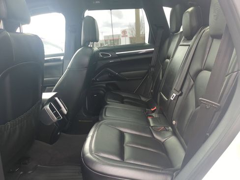 Used 2017 Porsche Cayenne Platinum Edition image 28