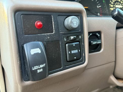 Used 1997 Toyota Land Cruiser Sport Utility 4D image 30