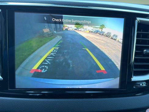 Used 2023 Chrysler Pacifica Touring-L FWD image 23