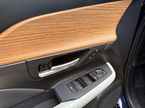 Used 2025 Toyota Grand Highlander AWD image 19