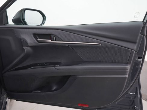 Used 2025 Toyota Camry SE image 9