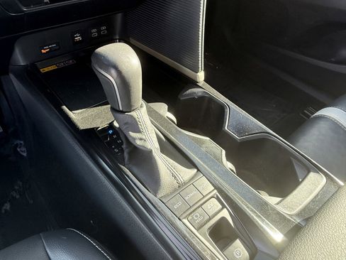 Used 2025 Toyota Camry SE image 12