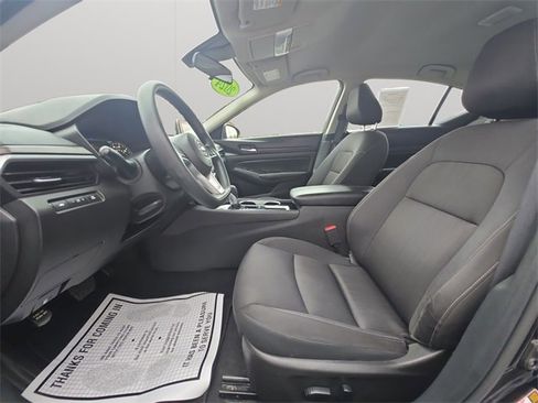 Used 2024 Nissan Altima 2.5 SV image 10