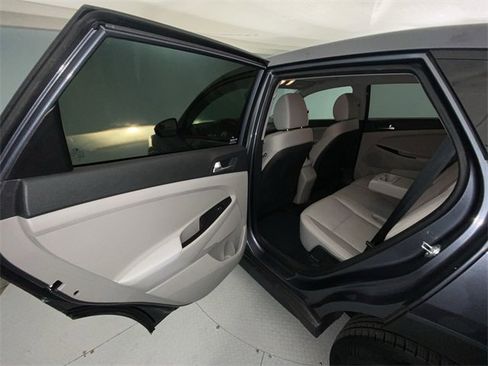Used 2021 Hyundai Tucson SE w/ Cargo Package image 21