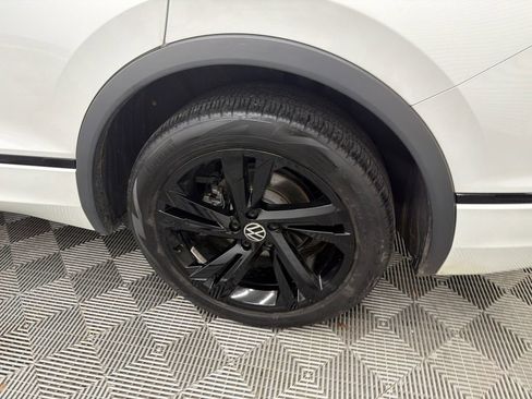 Used 2024 Volkswagen Tiguan SE R-Line FWD image 22