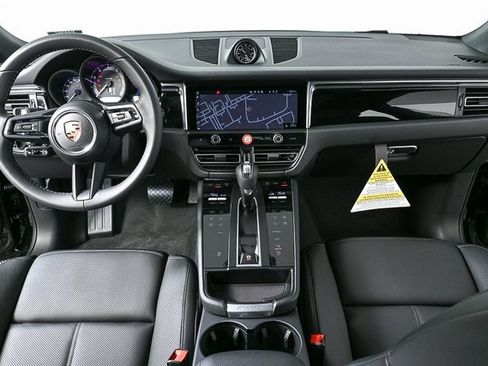 New 2026 Porsche Macan image 18