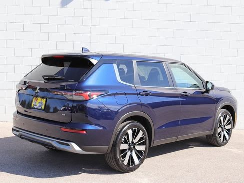 Used 2025 Mitsubishi Outlander SE image 28