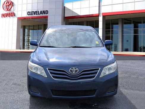 Used 2011 Toyota Camry LE FWD image 3