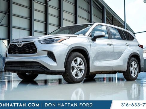 Used 2023 Toyota Highlander L FWD image 1