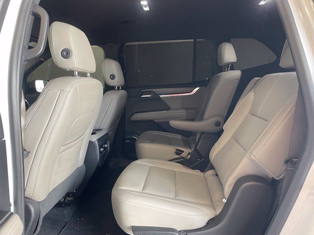 Used 2024 GMC Acadia Elevation w/ Luxury Package FWD image 16