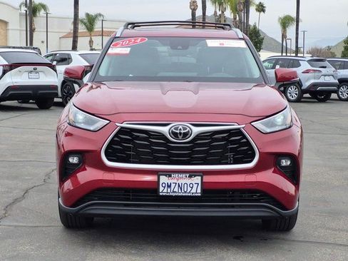 Used 2024 Toyota Highlander XLE image 2