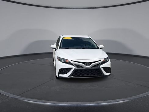 Used 2023 Toyota Camry SE FWD image 3