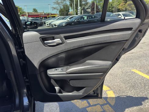 Used 2018 Chrysler 300 S w/ 300S Premium Group RWD image 35