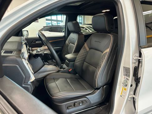 Used 2024 GMC Canyon Denali AWD/4WD image 13