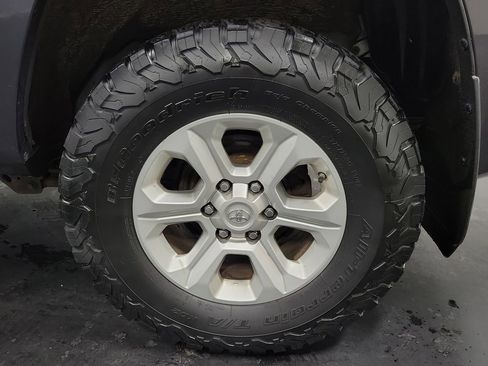 Used 2016 Toyota 4Runner SR5 image 10