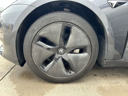 Used 2018 Tesla Model 3 Long Range image 9