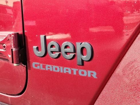 Used 2021 Jeep Gladiator Willys image 7