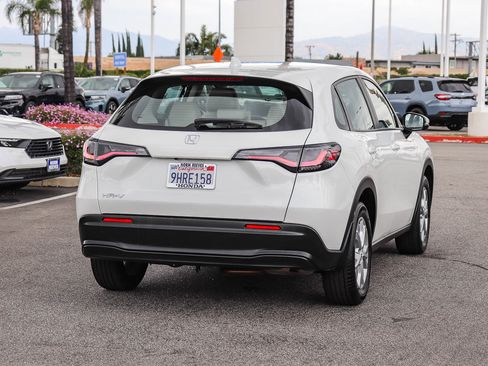 Certified 2024 Honda HR-V LX image 11