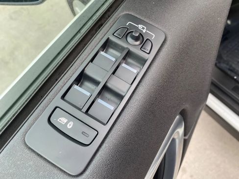 Used 2019 Land Rover Discovery Sport HSE image 28