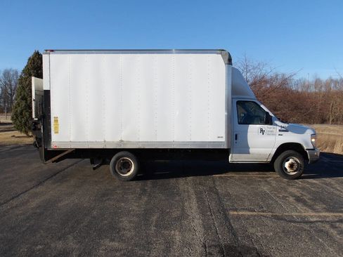 Used 2013 Ford E-350 and Econoline 350 Super Duty w/ Payload Pkg image 2