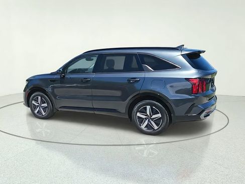 Certified 2022 Kia Sorento S w/ Panoramic Sunroof Package FWD image 3