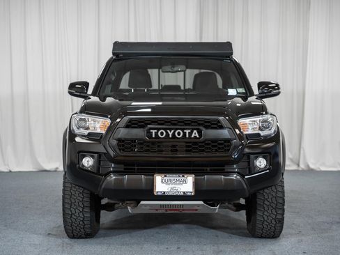 Used 2017 Toyota Tacoma TRD Off-Road w/ Tow Package (A/T) image 2