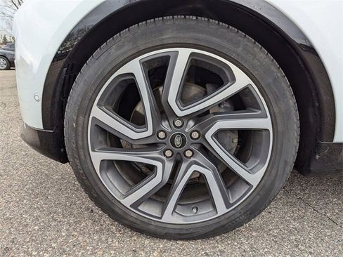 Certified 2024 Land Rover Discovery Dynamic SE image 21