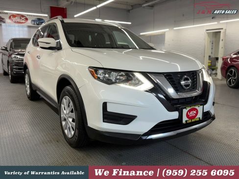 Used 2017 Nissan Rogue S w/ S Appearance Package AWD/4WD image 4