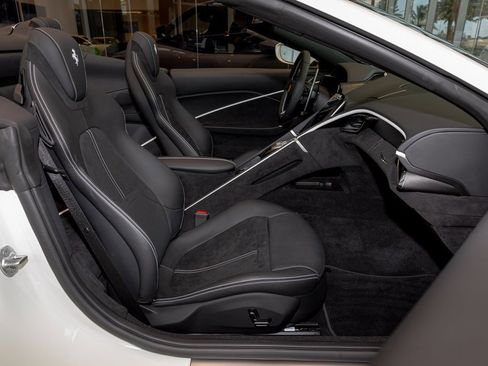 Used 2024 Ferrari Roma Spider image 33