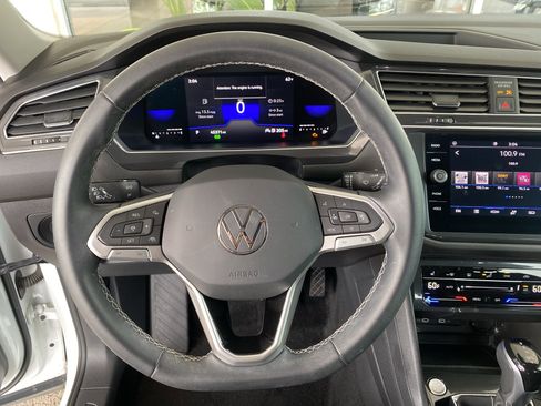 Certified 2023 Volkswagen Tiguan SE FWD image 20
