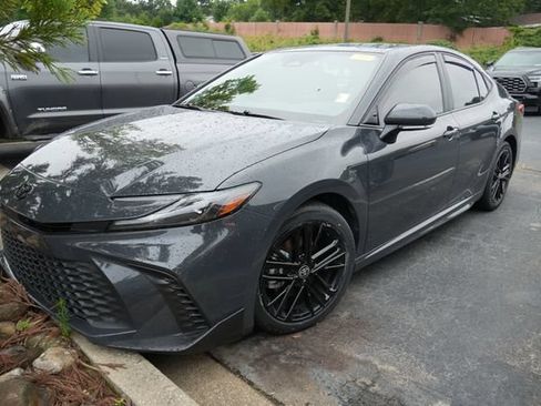 Used 2025 Toyota Camry SE FWD image 2