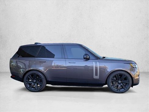 Used 2022 Land Rover Range Rover SE image 4