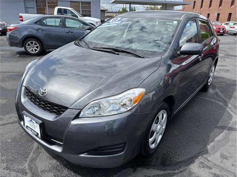 Used 2010 Toyota Matrix image 1